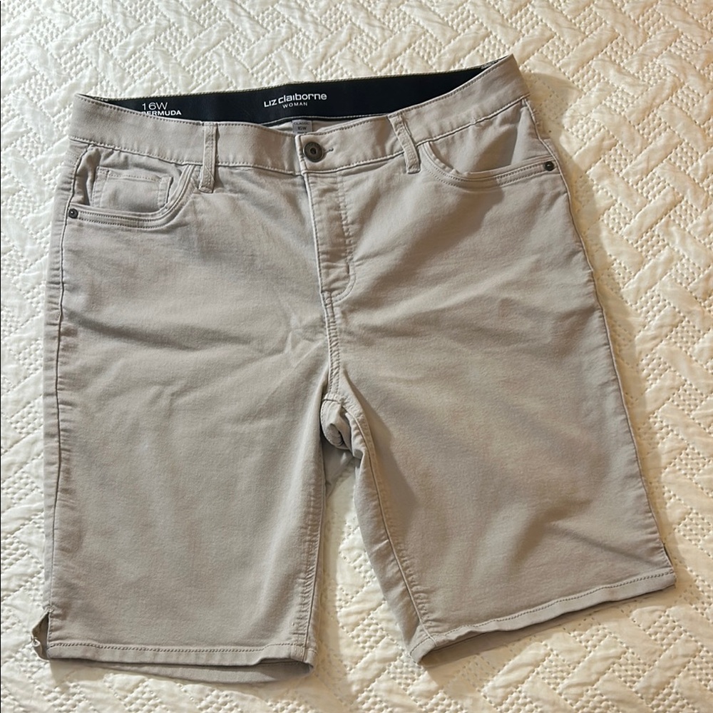 Liz Claiborne Tan Bermuda Shorts Classic Fit